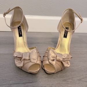 Nina Electra Gold Royal Satin Heels sz 9.5